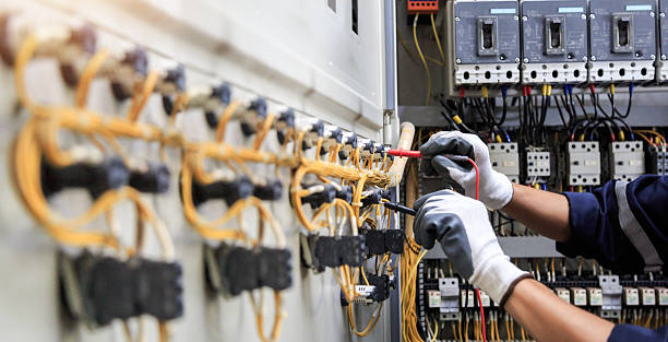 Professional Electrician technician working in Crestwood, MO